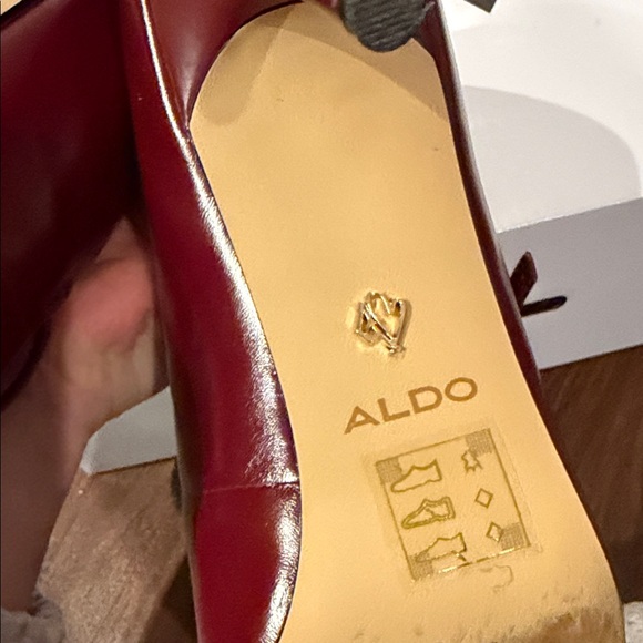 Aldo Women's Burgundy Heels - Picture 5 of 5